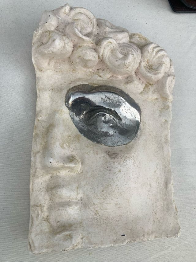 Escultura ojo griego Silvia Stein