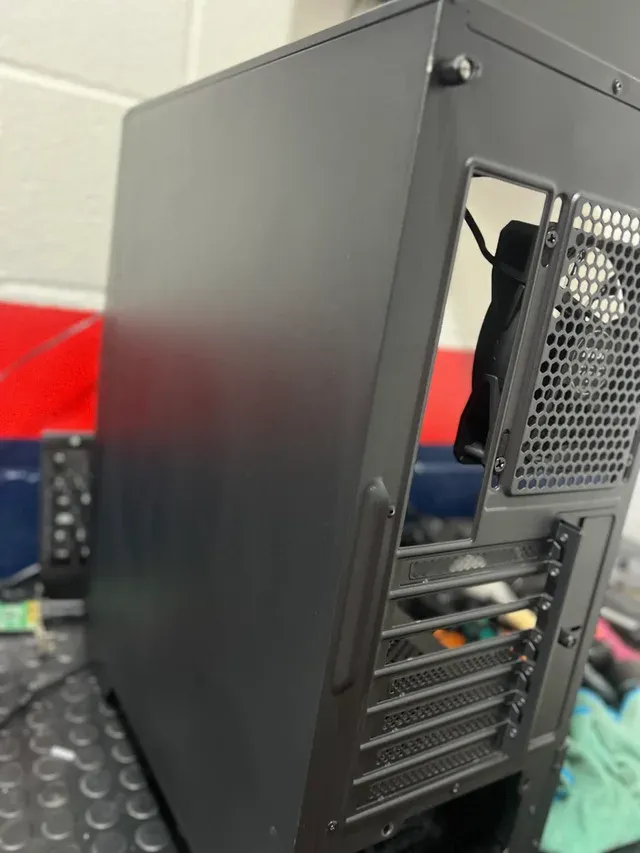 2 Cajas PC MSI MAG Forge 100R RGB