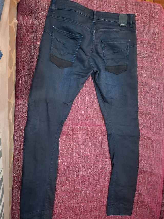 Vaqueros Guess negros