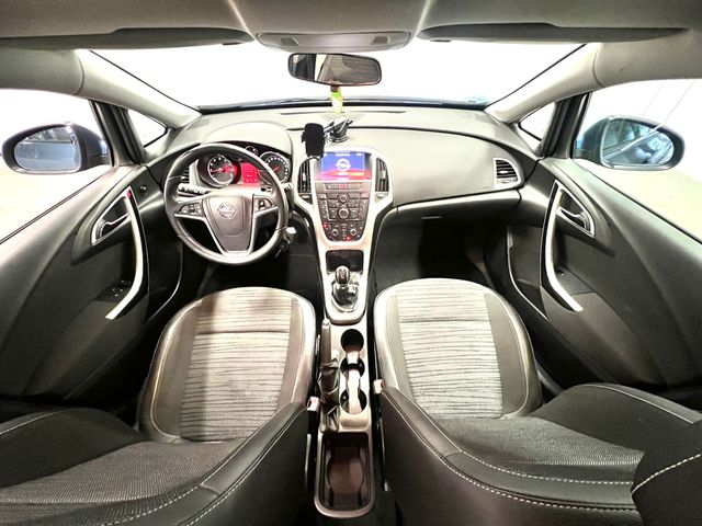 Opel Astra 2014