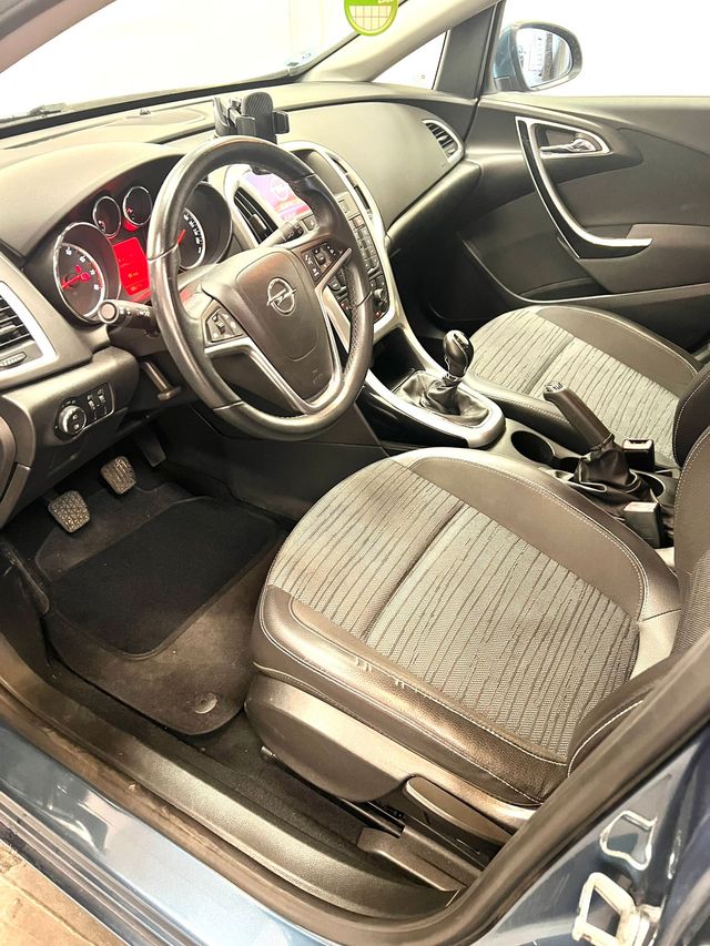 Opel Astra 2014
