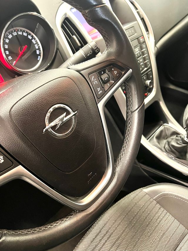 Opel Astra 2014