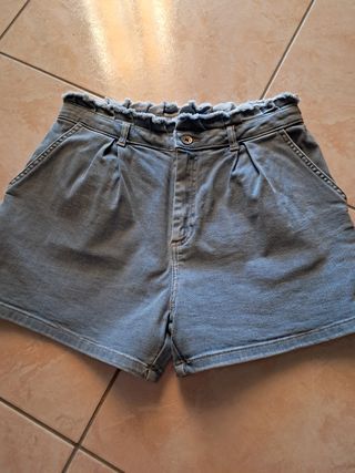 Shorts jeans bambina Mayoral. La taglia è una 16A