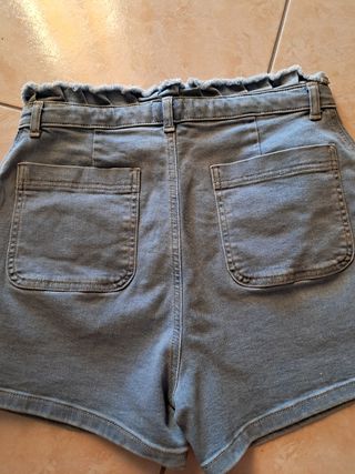 Shorts jeans bambina Mayoral. La taglia è una 16A