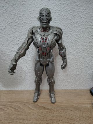 Figura Ultron Marvel Legends Studios Avengers