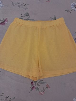 Shorts estivi bimba Mayoral. La taglia è una 16A