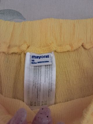 Shorts estivi bimba Mayoral. La taglia è una 16A