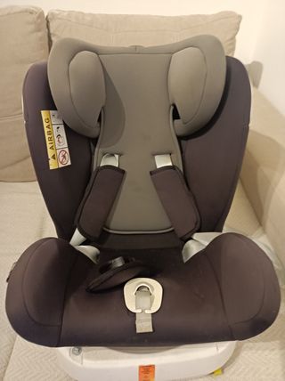 Con Isofix y 360 grados.