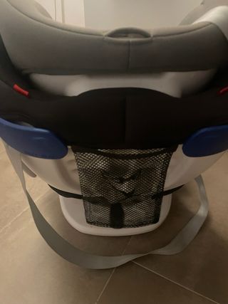 Con Isofix y 360 grados.