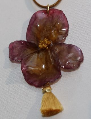 Collar Flor natural encapsulada en Resina