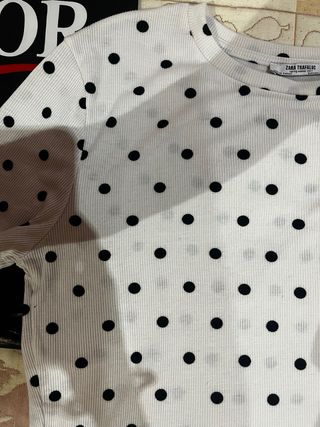 Camiseta blanca lunares Zara