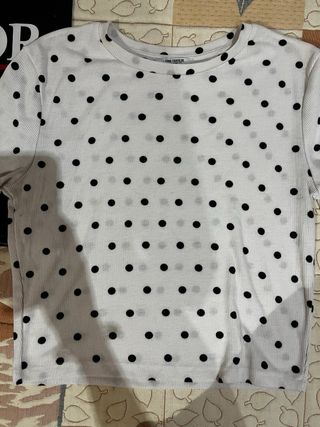 Camiseta blanca lunares Zara