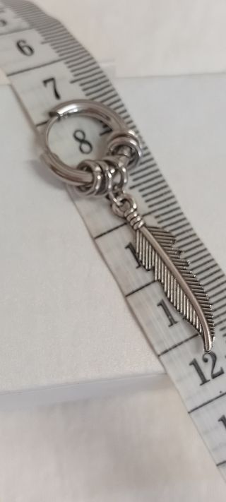 Penfientes con chrams de aro y pluma