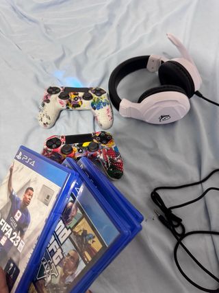 PS4 (PlayStation 4) + 2 mandos + 5 juegos, Casco