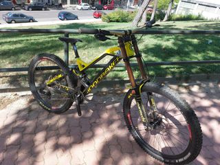 Mondraker Summum downhill