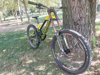 Mondraker Summum downhill