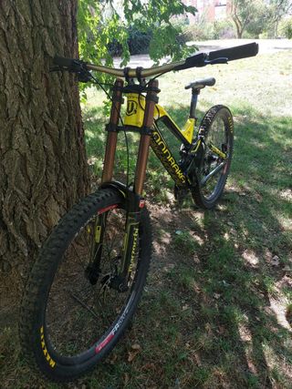 Mondraker Summum downhill