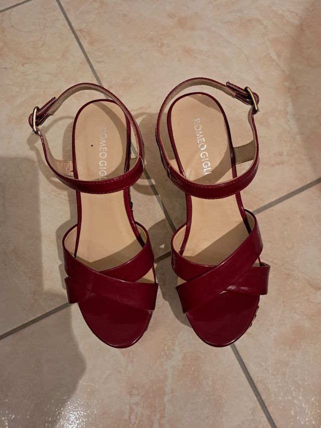 Sandali con zeppa ricamata Nr 37