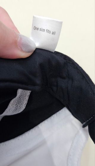 Cappellino Lotus bianco e nero