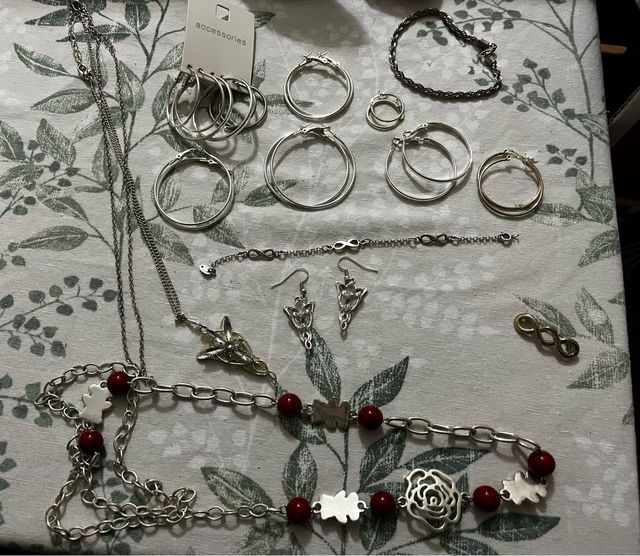 Bisutería pendientes, pulseras, colgante