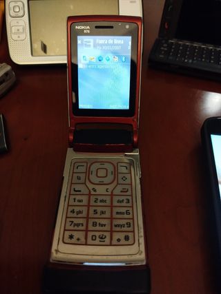 Nokia N76 - móvil rojo y plateado