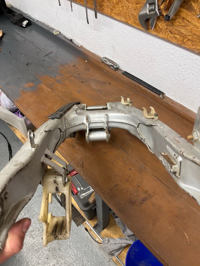 Basculante DT125R con eje y guía cadenas