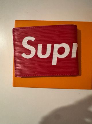 Louis Vuitton x Supreme - Cartera Roja