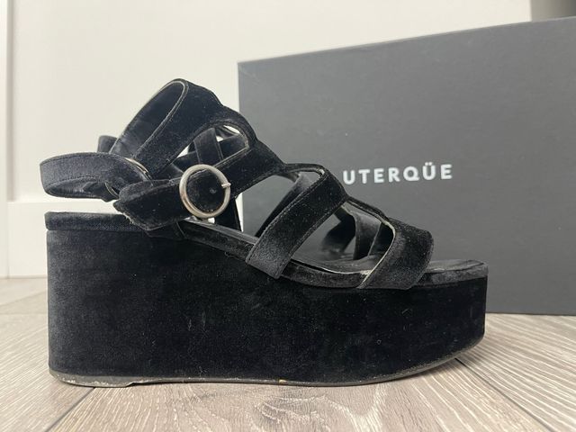 Sandalias plataforma Uterqüe terciopelo negras 37