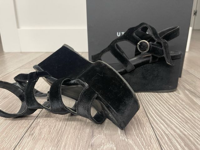 Sandalias plataforma Uterqüe terciopelo negras 37