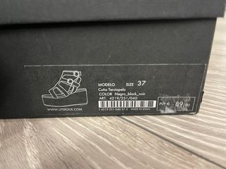 Sandalias plataforma Uterqüe terciopelo negras 37