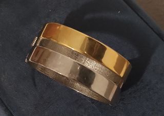 Pulsera dorada y plateada