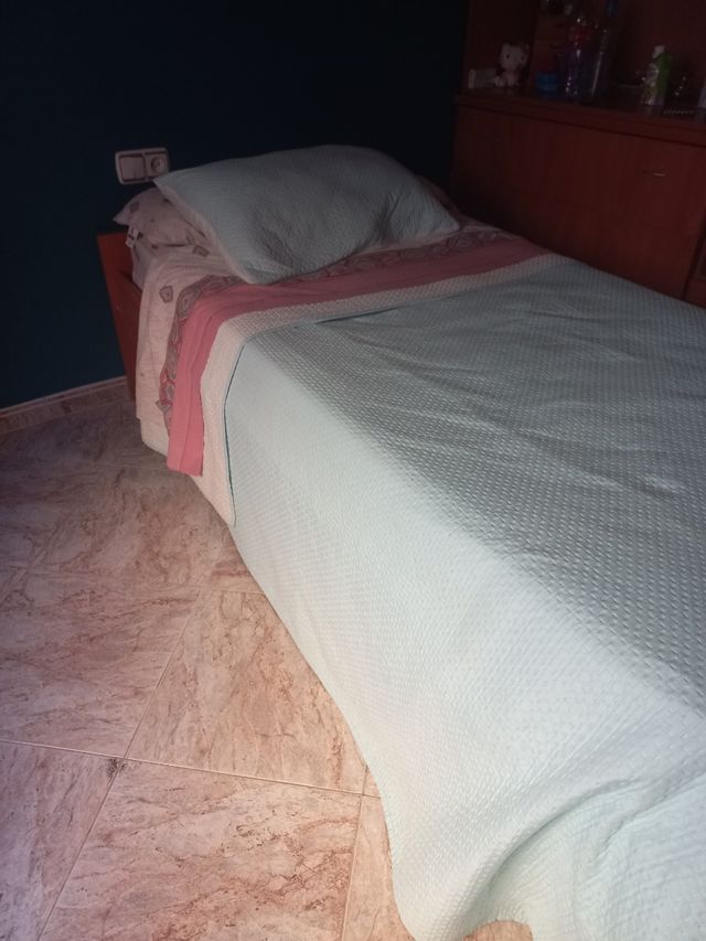 Cama madera marrón infantil