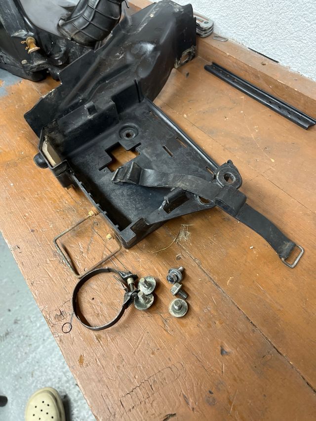 Caja filtro aire DT125 + soporte bateria