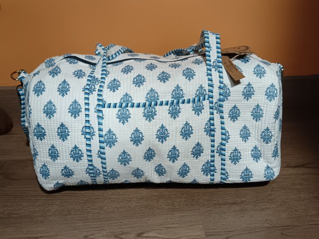 Bolso viaje acolchado azul y blanco