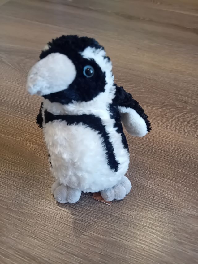 Peluche pingüino adorable