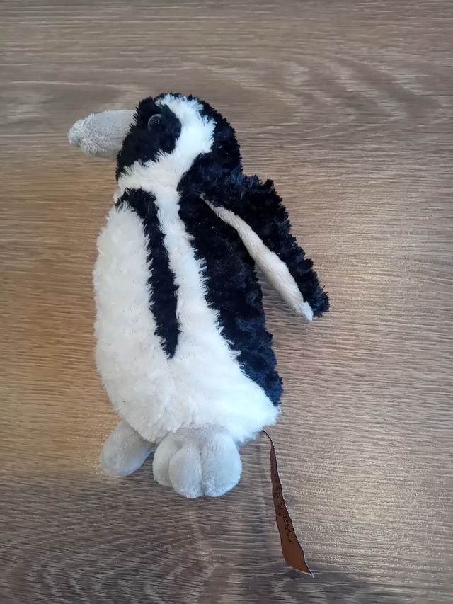 Peluche pingüino adorable