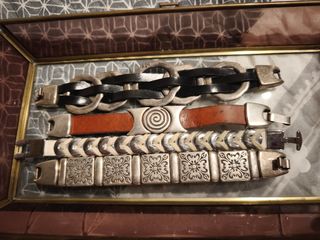Pulseras cuero plata 