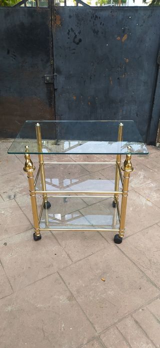 Mesa cristal y bronce ..buen estado 