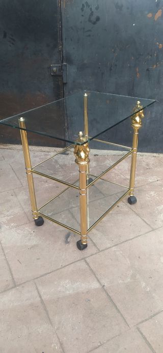 Mesa cristal y bronce ..buen estado 