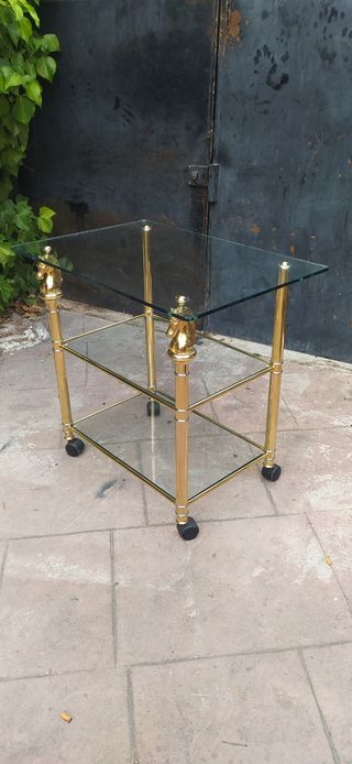 Mesa cristal y bronce ..buen estado 