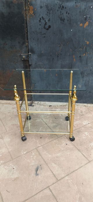 Mesa cristal y bronce ..buen estado 