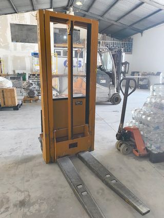 Transpalet apiladora eléctrica  2,82 de altura