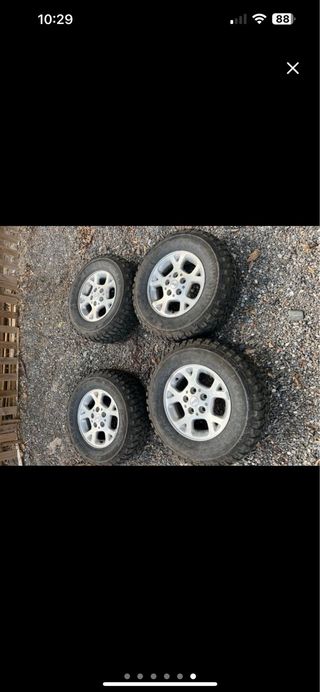 4 Ruedas Jeep + Llantas