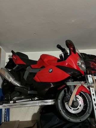 Moto BMW eléctrica niño