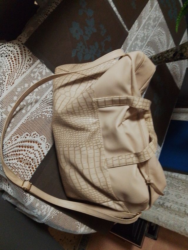 Bolso beige efecto cocodrilo