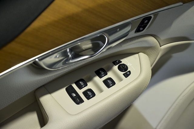 Volvo XC90   2.0 B5 D AWD Momentum Pro Auto 