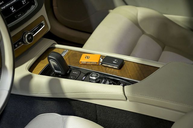 Volvo XC90   2.0 B5 D AWD Momentum Pro Auto 