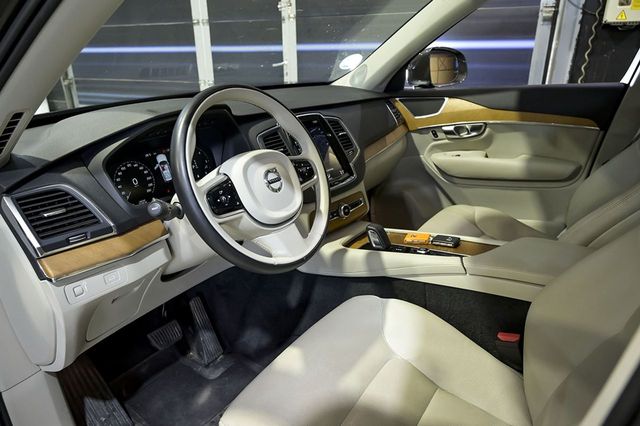 Volvo XC90   2.0 B5 D AWD Momentum Pro Auto 
