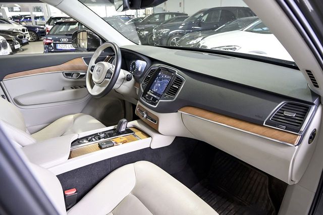 Volvo XC90   2.0 B5 D AWD Momentum Pro Auto 