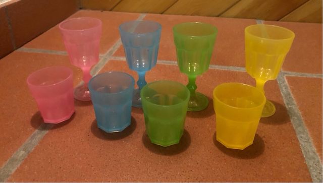 Bicchieri colorati giocattolo Ikea